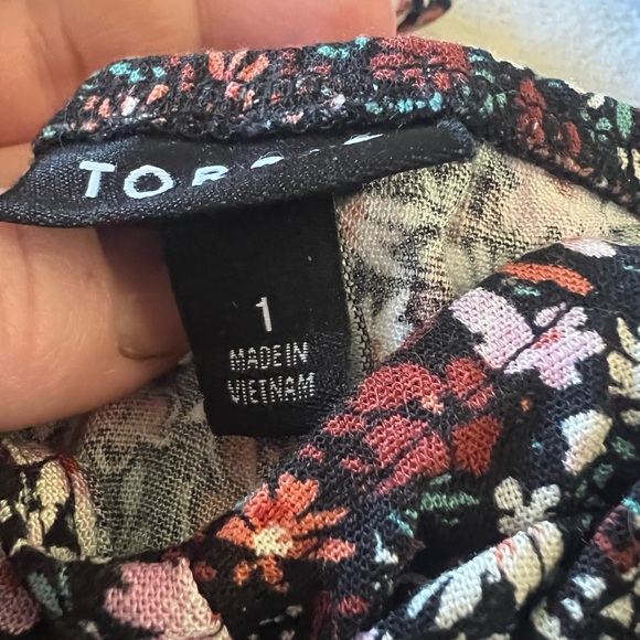 3/$25 💜 Floral Torrid Top - notched sides, off shoulder - Picture 3 of 5